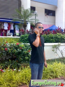 <p>finding my way in singapore</p>