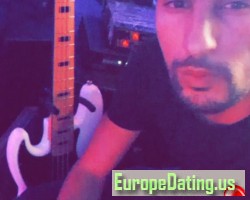Oussgh, 32, ʿAyn-at-Turk, Wahrān, Algeria