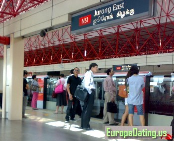 <p>singapore train system........very confusing!!!!!!!!!!!!!!!</p>