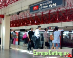 singapore train system........very confusing!!!!!!!!!!!!!!!