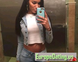Roselle, 30, Forest Hill, London, United Kingdom