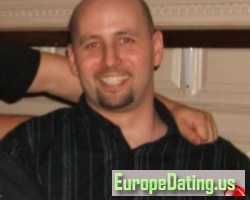 Seeking online match maker